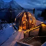Lofoten Glamping Dome Luxe tent
