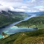 Lofoten Glamping Dome Luxe tent