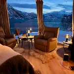 Luxe tent Lofoten Glamping Dome