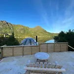 Lofoten Glamping Dome * Myrland