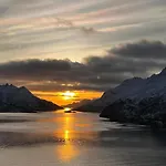 ラグジュアリーテント Lofoten Glamping Dome *
