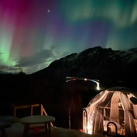 Lofoten Glamping Dome * Myrland