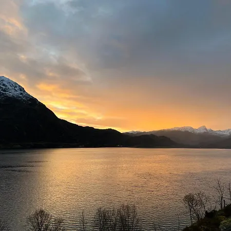 Luksustelt Lofoten Glamping Dome Myrland