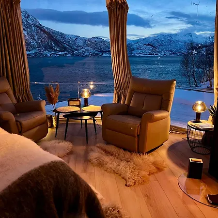 Luxury tent Lofoten Glampingdome
