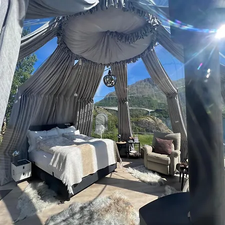 Lofoten Glampingdome * Myrland
