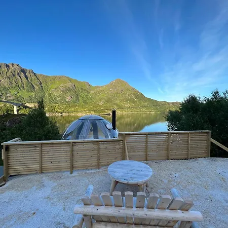Lofoten Glamping Dome * Myrland