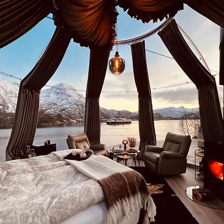 Lofoten Glamping Dome