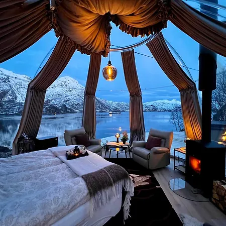 Luxusní stan Lofoten Glamping Dome