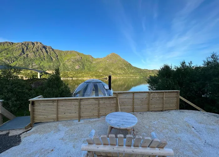 Lofoten Glamping Dome * Myrland