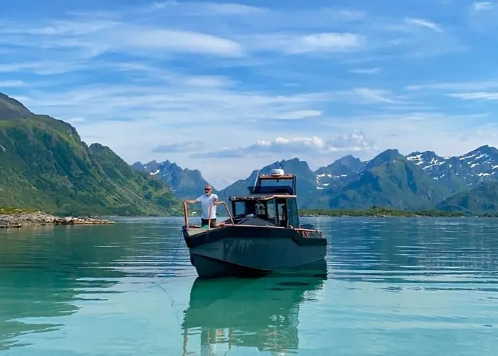 Lofoten Glamping Dome * Myrland