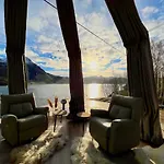 Lofoten Glamping Dome Tente de luxe *